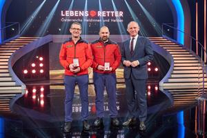 Die Lebensretter und Innenminister Gerhard Karner bei der ORF-2-Gala.