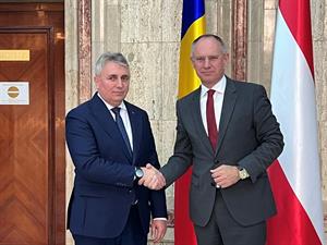 Innenminister Gerhard Karner vereinbarte im Rahmen eines Arbeitsbesuchs in Bukarest am 26. April 2023 einen Aktionsplan gegen Schlepperkriminalität.
