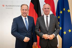 Innenminister Gerhard Karner und Joachim Stamp, der Sonderbevollmächtigte der deutschen Bundesregierung für Migrationsabkommen, trafen sich am 6. Juli 2023 zu einem Arbeitsgespräch.