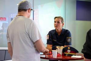 Artikel '"Coffee with Cops" gestartet' anzeigen