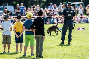 Artikel 'Volksschulen lernen Polizeihunde kennen' anzeigen